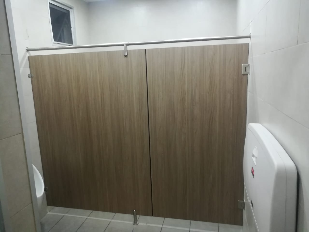 LAMINADO LAMITECH TURQUESA MATE SIMIL FORMICA COMPACTO HPL 12mm 1.53m X 3.66m CENTRO CAFÉ