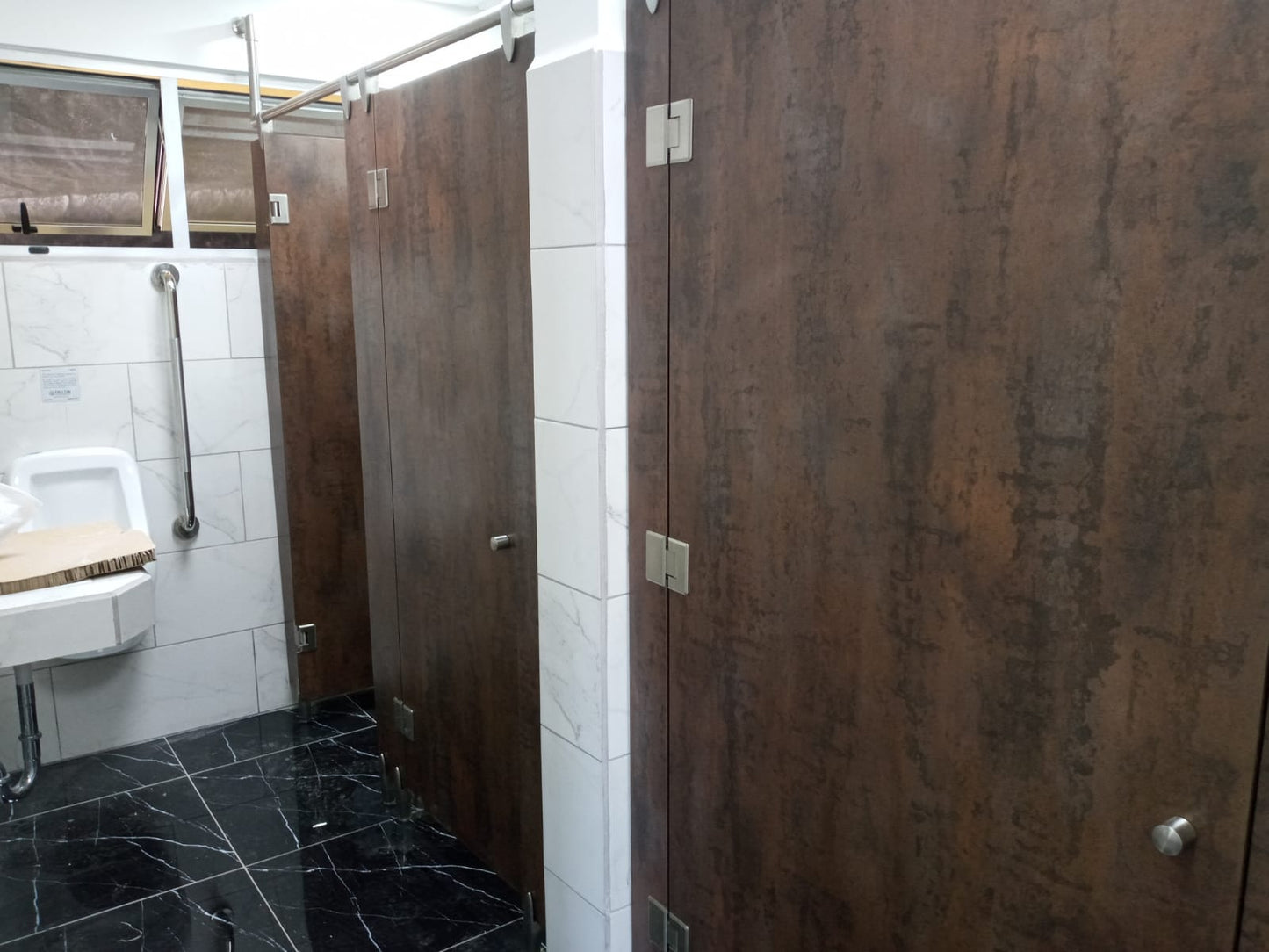 LAMINADO LAMITECH TURQUESA MATE SIMIL FORMICA COMPACTO HPL 12mm 1.53m X 3.66m CENTRO CAFÉ