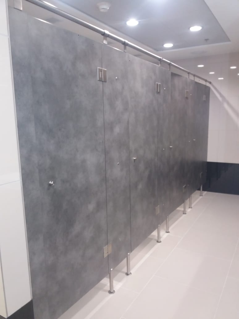 LAMINADO LAMITECH MATE SIMIL FORMICA COMPACTO HPL 12mm 1.53m X 3.66m CENTRO NEGRO