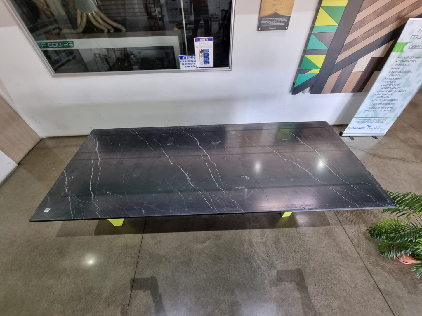 LAMINADO LAMITECH MATE SIMIL FORMICA COMPACTO HPL 12mm 1.53m X 3.66m CENTRO NEGRO
