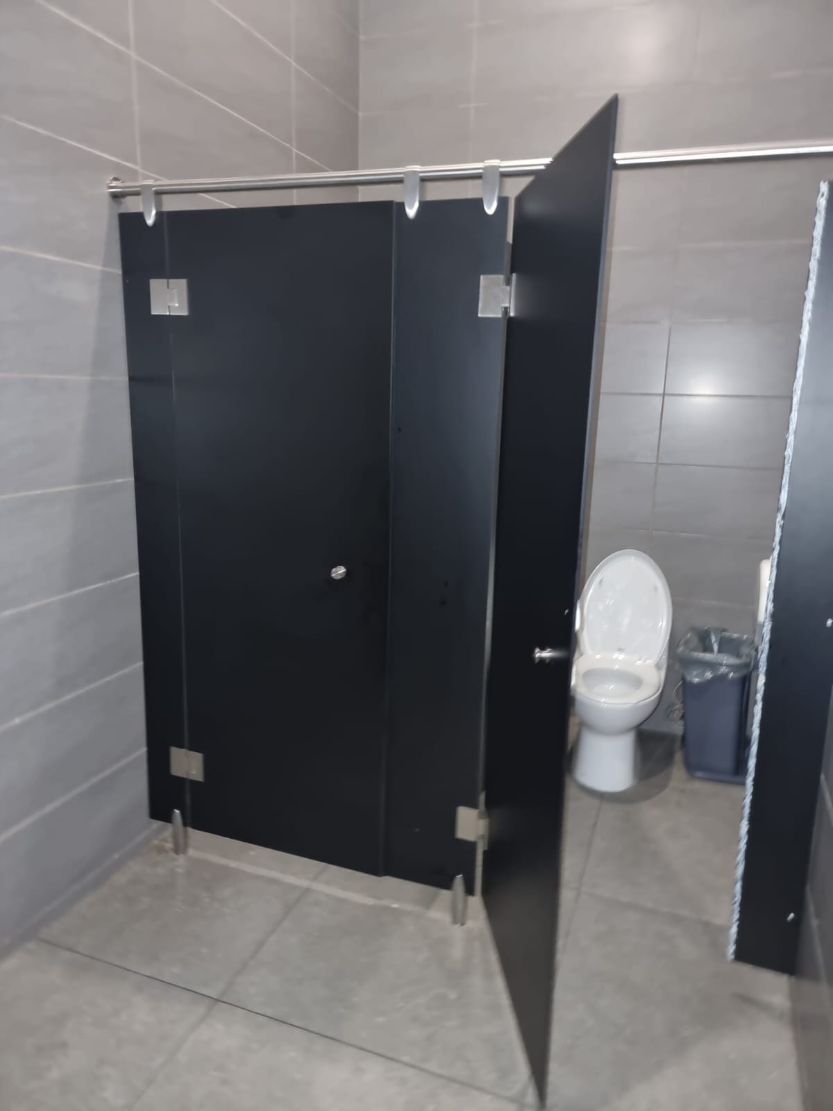 LAMINADO LAMITECH MATE SIMIL FORMICA COMPACTO HPL 12mm 1.53m X 3.66m CENTRO NEGRO